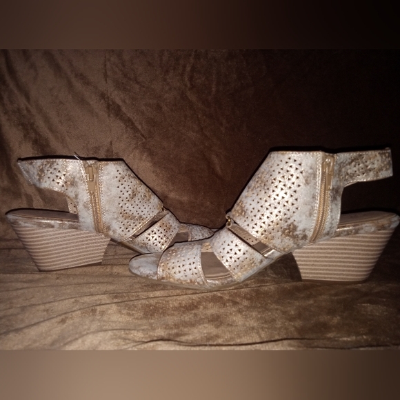 SOUL Naturalizer Dez sandal - size 10M - silver/gold - Picture 5 of 9